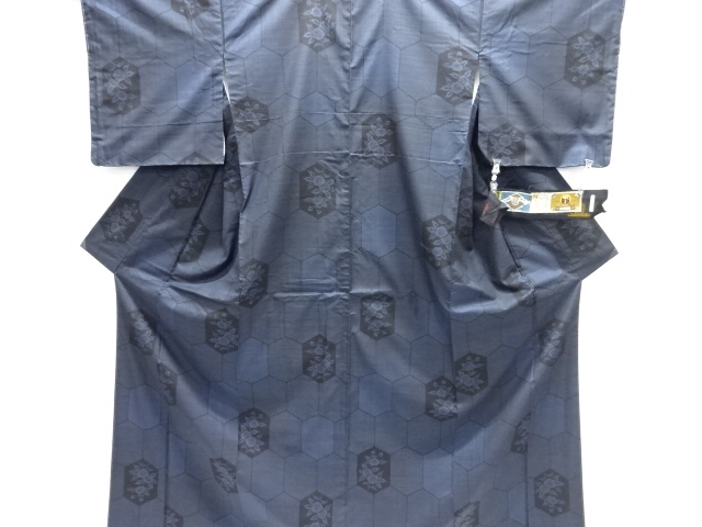 大特価品　未使用品　亀甲に花模様織り出し本場泥大島紬着物(5マルキ)